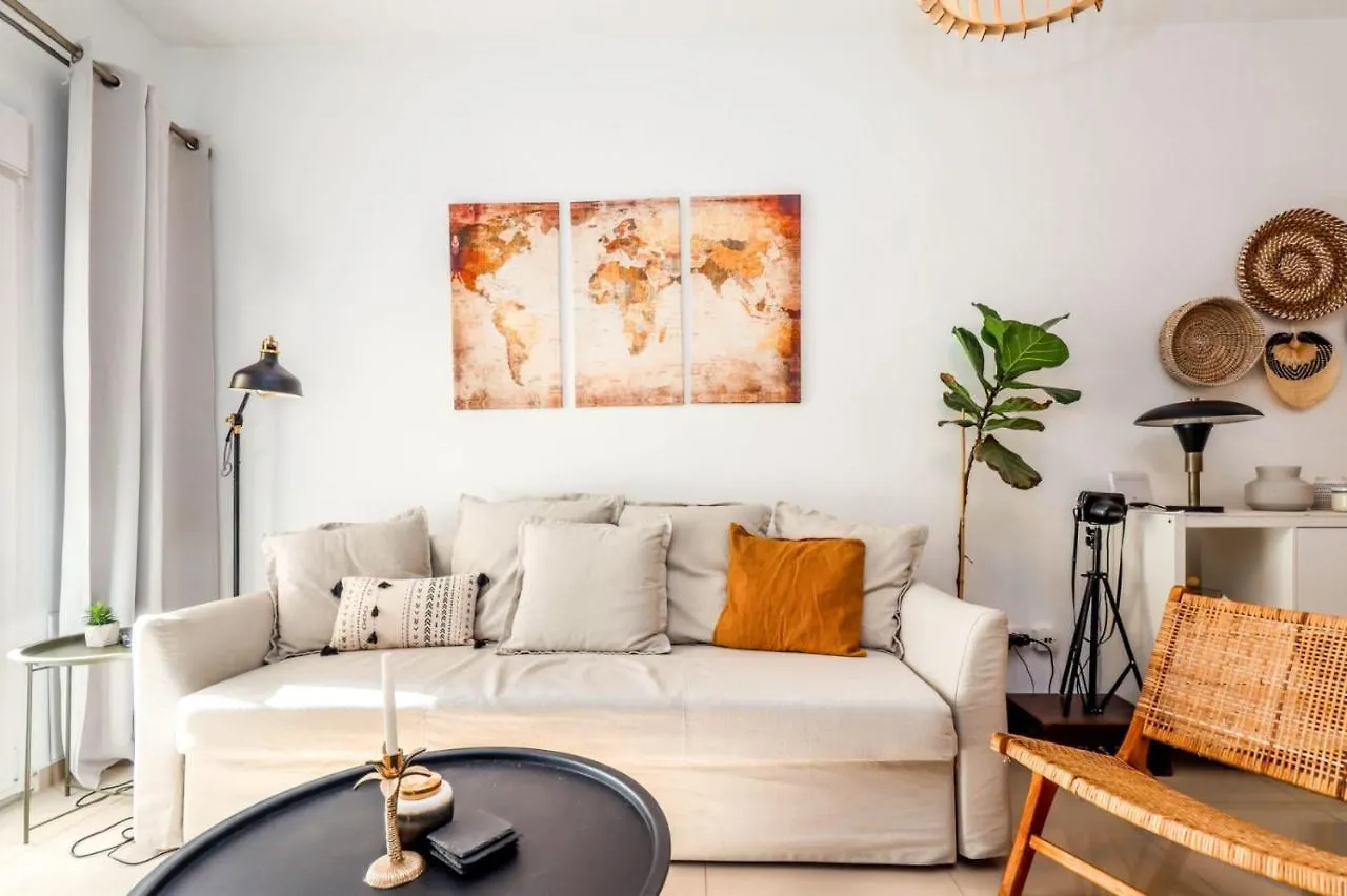 Happy Traveller - Luxury, Free Parking Apartment Thessaloniki